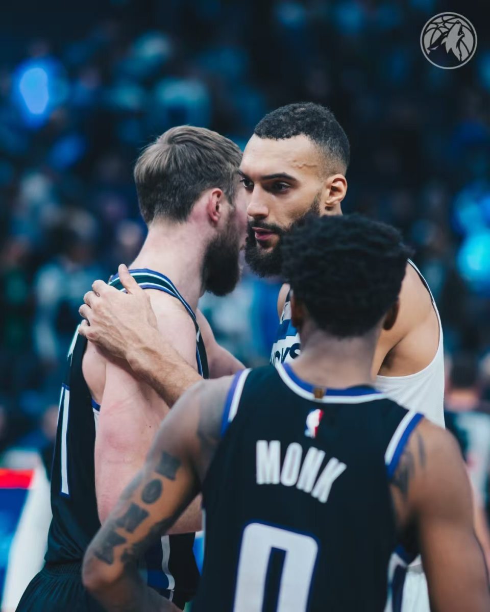 国王主场不敌爵士,遭遇两连败 国王主场不敌爵士,遭遇两连败