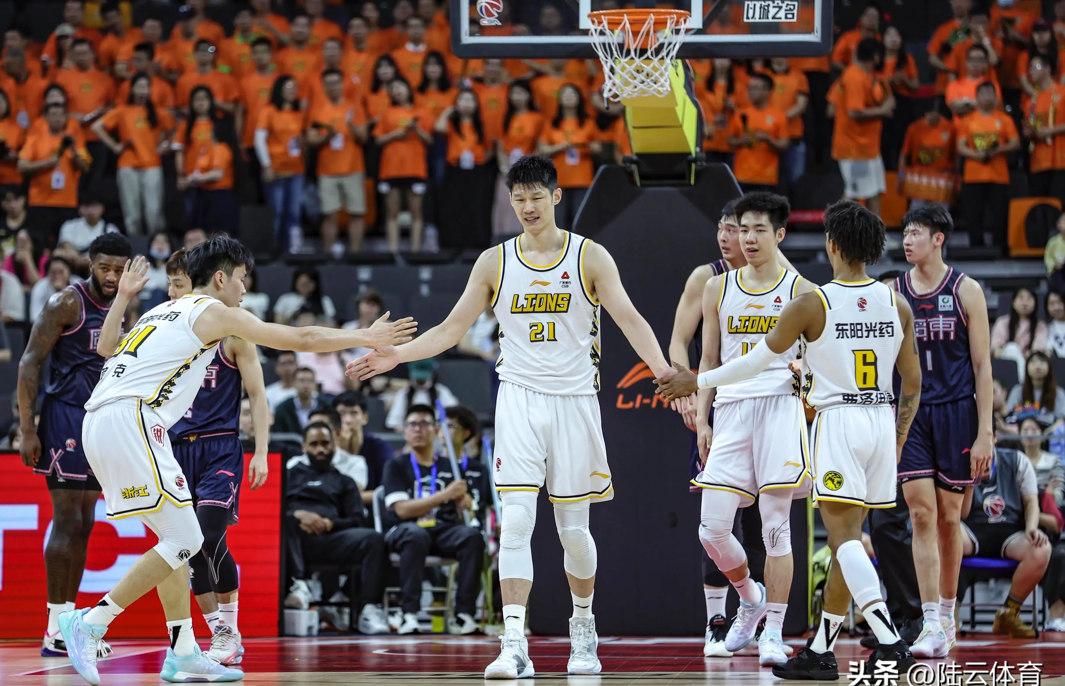 CBA热度飙升,网友热议不断 CBA热度飙升,网友热议不断