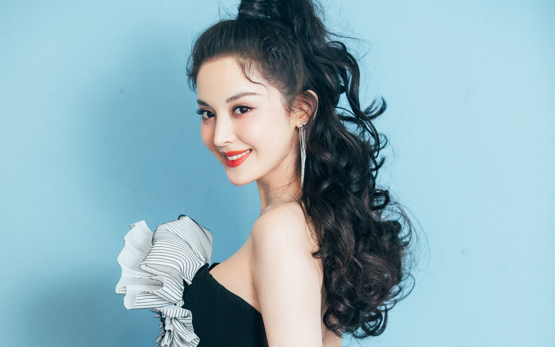 生死战托尼封神!年度焦点巴萨绝境破局